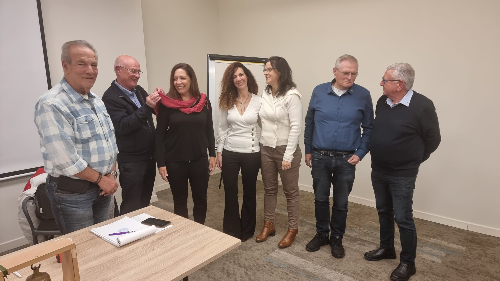 הענקת סיכות רוטרי לשתי חברות חדשות